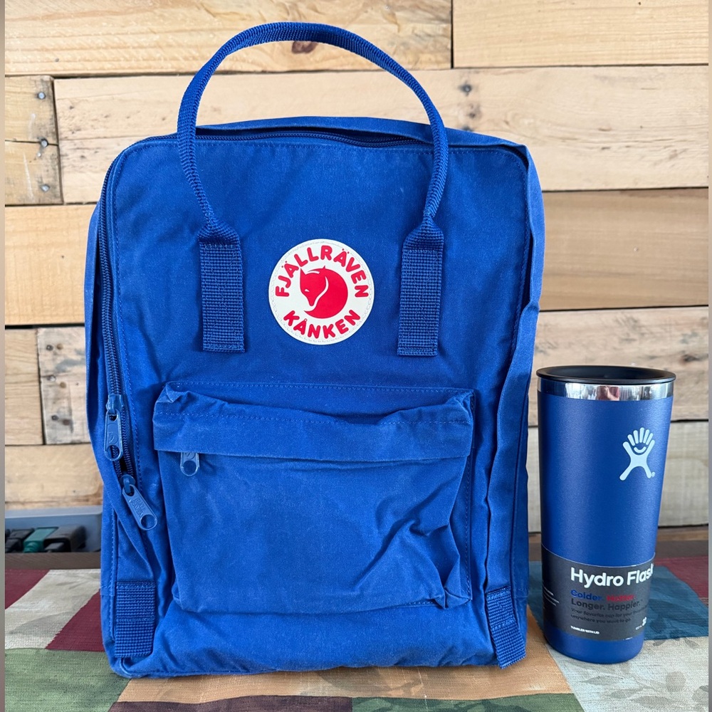 Fjallraven, Kanken Classic Backpack Cobalt Blue 14”L 11”W 5”D New W/Hydro Flask